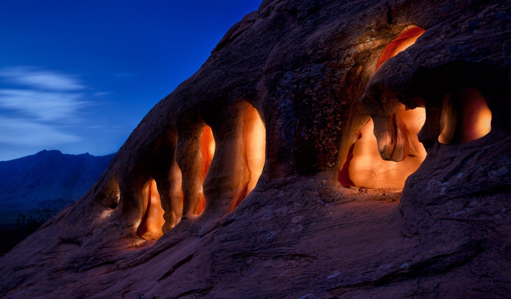 Свет в пещерах