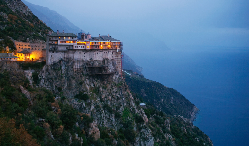 Дом на краю скалы