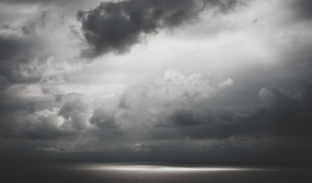 Грустное, серое небо