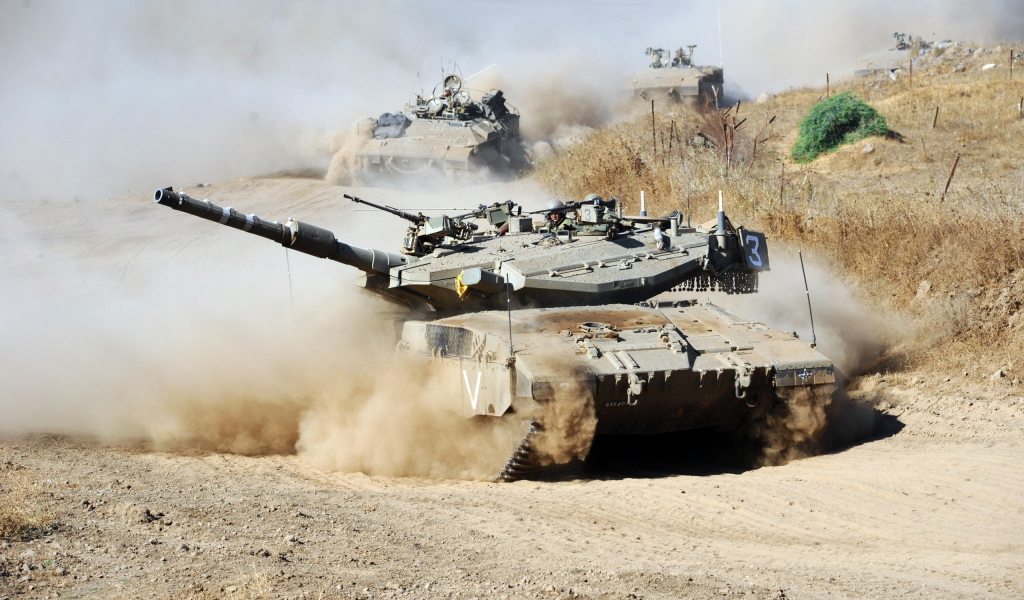 Танки на дороге