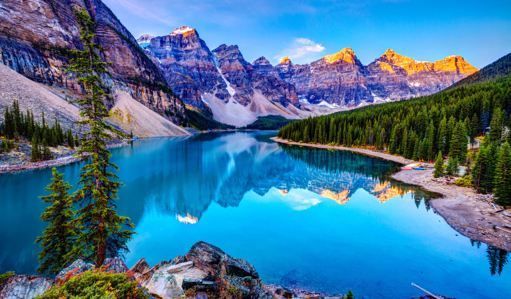 Изумительно красивое горное озеро