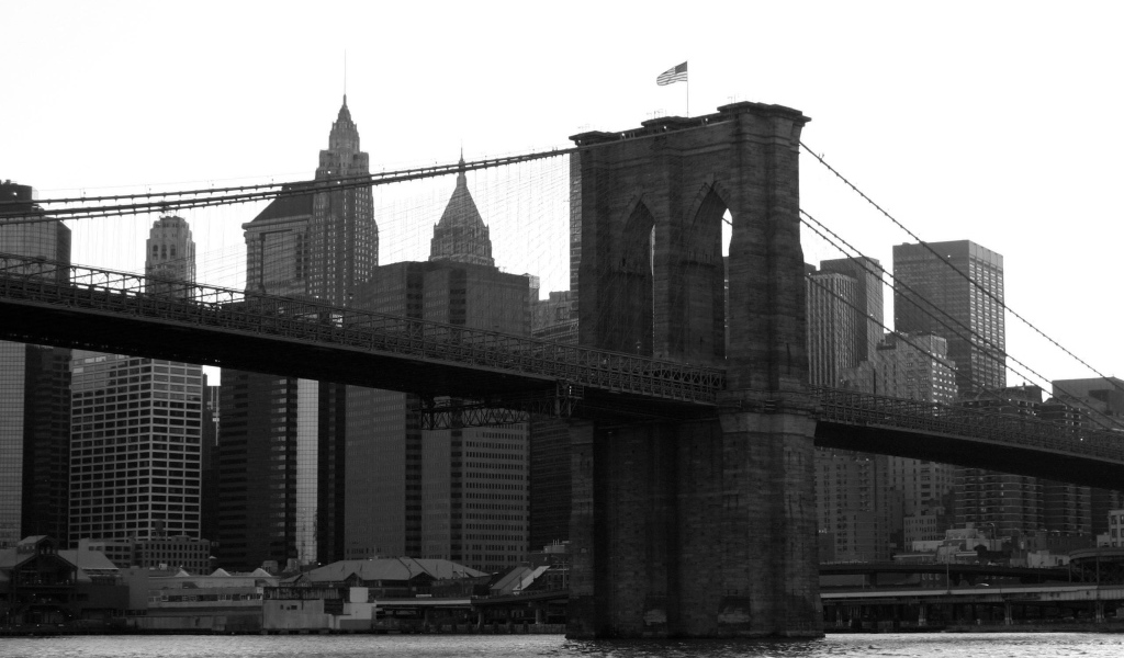 Американский флаг на мосту