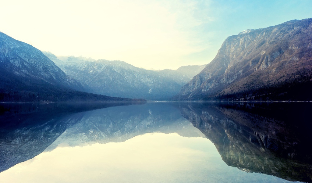 Отражение в озере