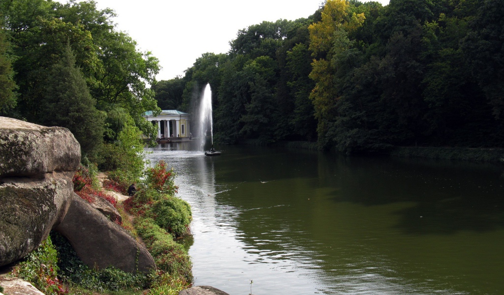 Река с фонтаном