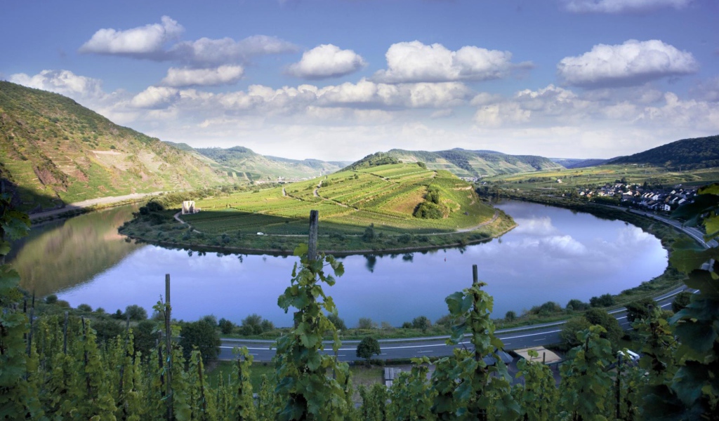 Очень красивое горное озеро