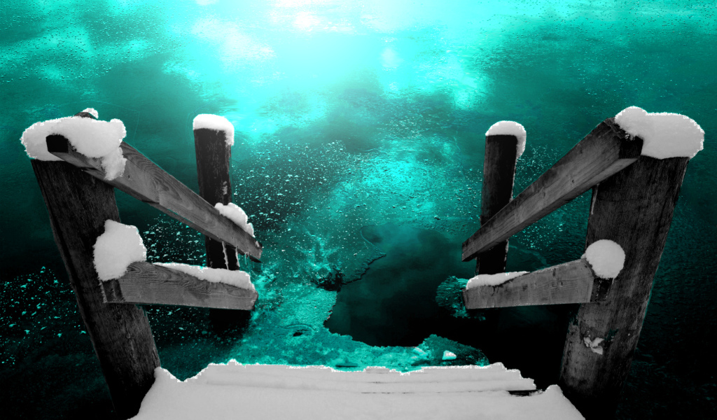 Лестница в ледяную воду