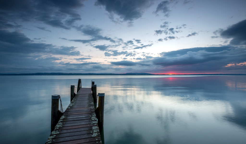 Пирс на озере