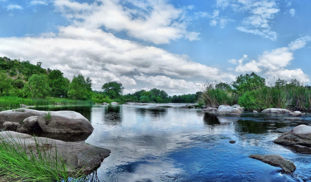 Каменистая река