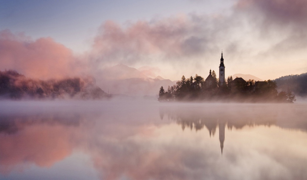 Костел на острове