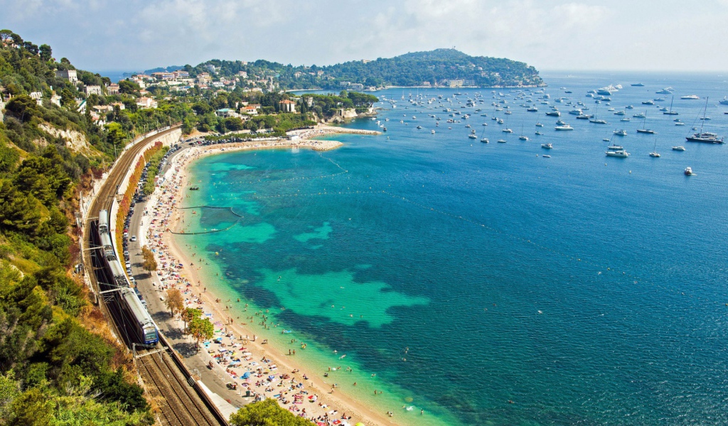 Голубая лагуна летом