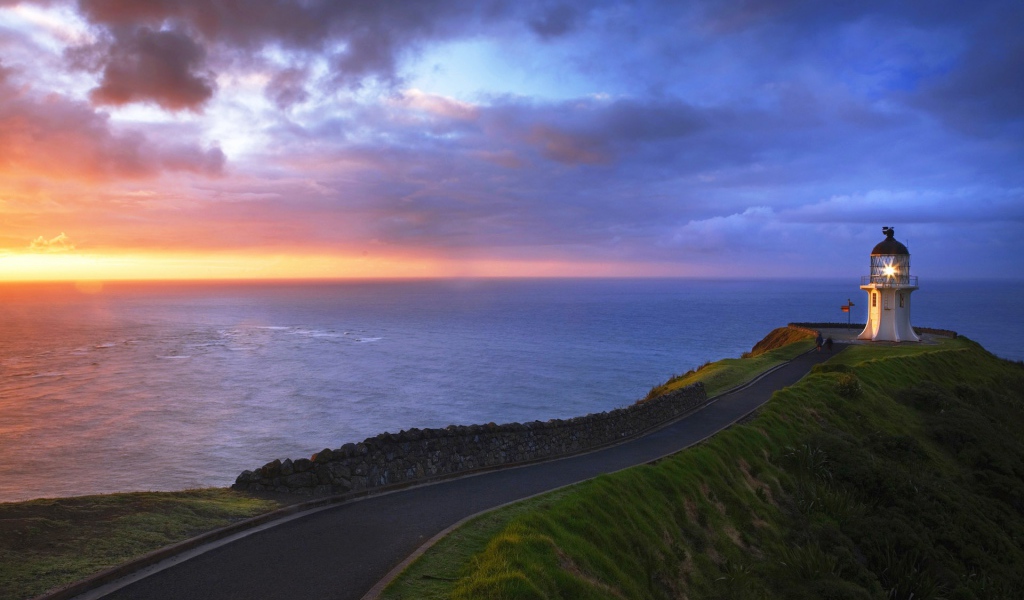 Маяк на мысе