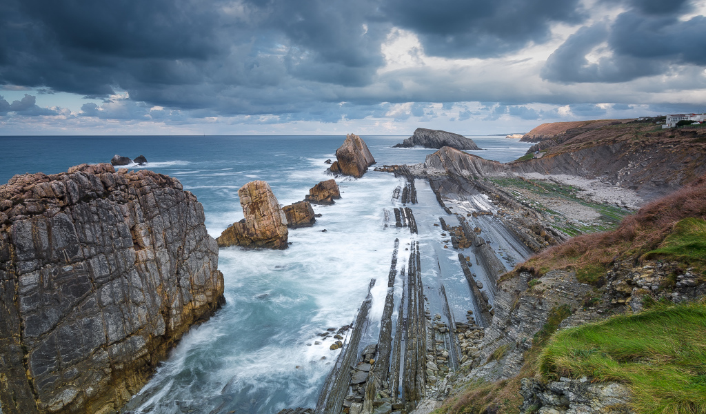 Каменистый берег моря