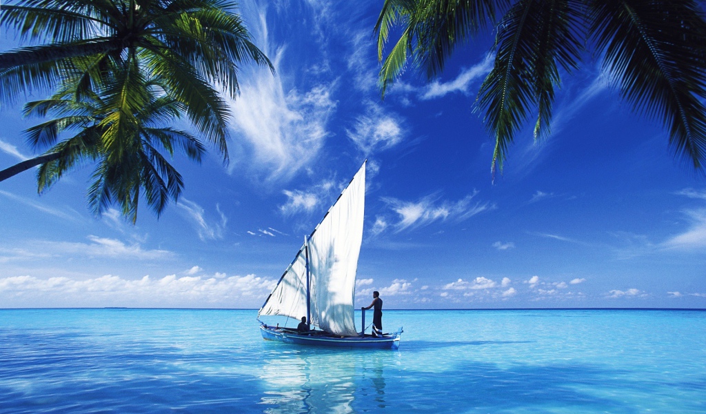 Корабль в Индийском океане