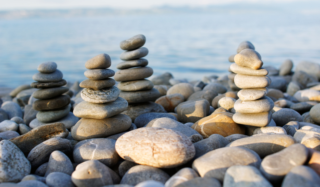 Камни возле моря