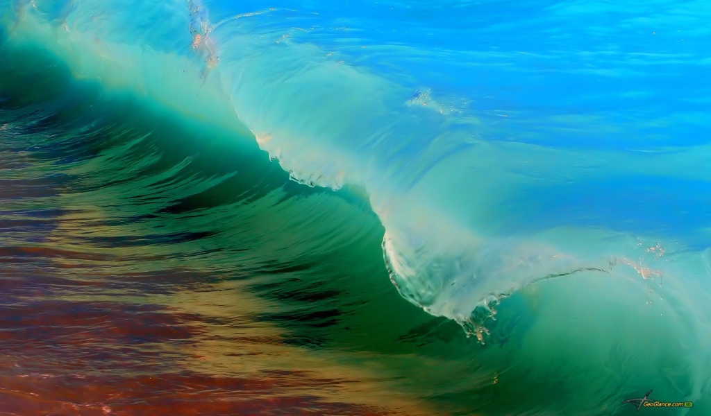 Разноцветная морская  волна