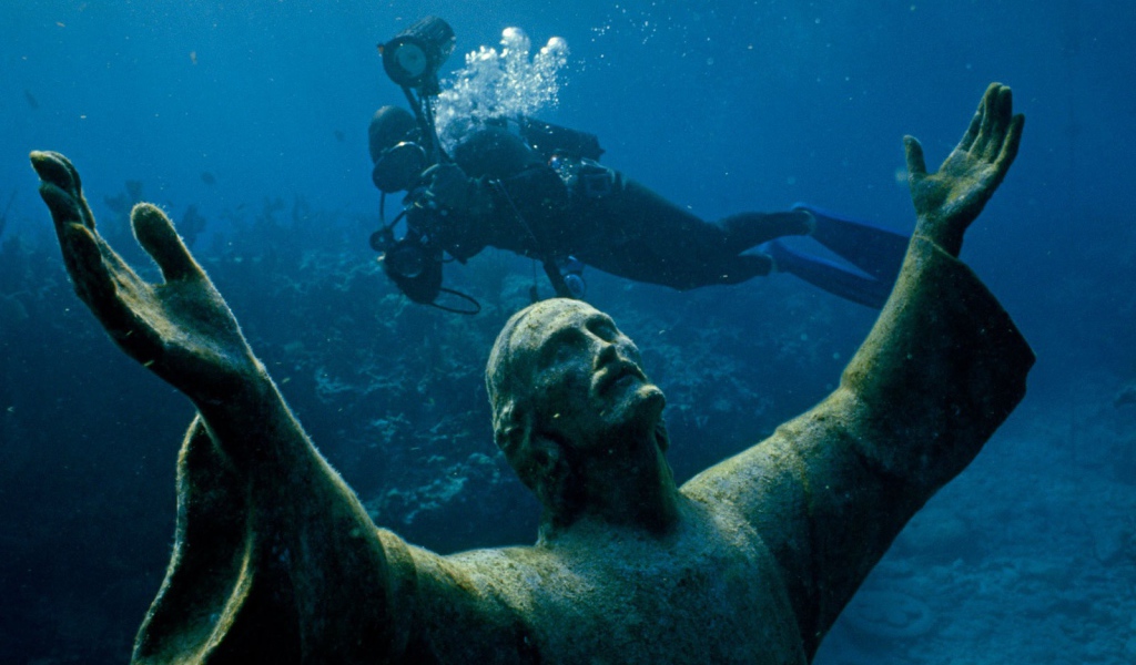 Статуя на дне моря