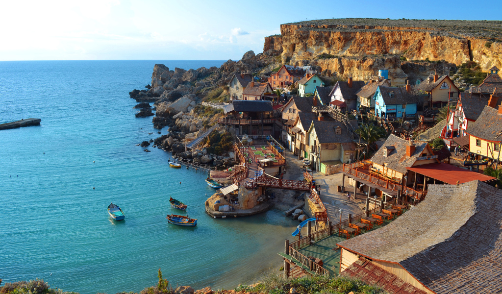 Деревня на берегу моря