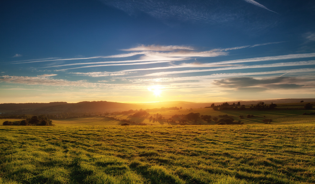 Ясное небо и красивый закат