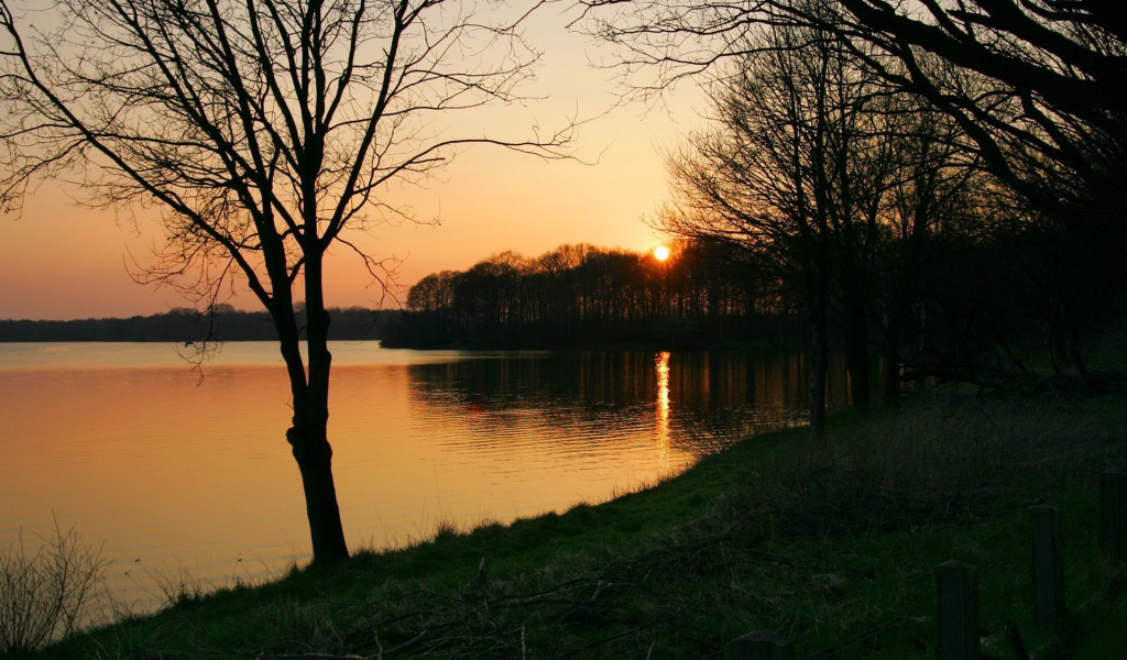 Вечер на тихом озере