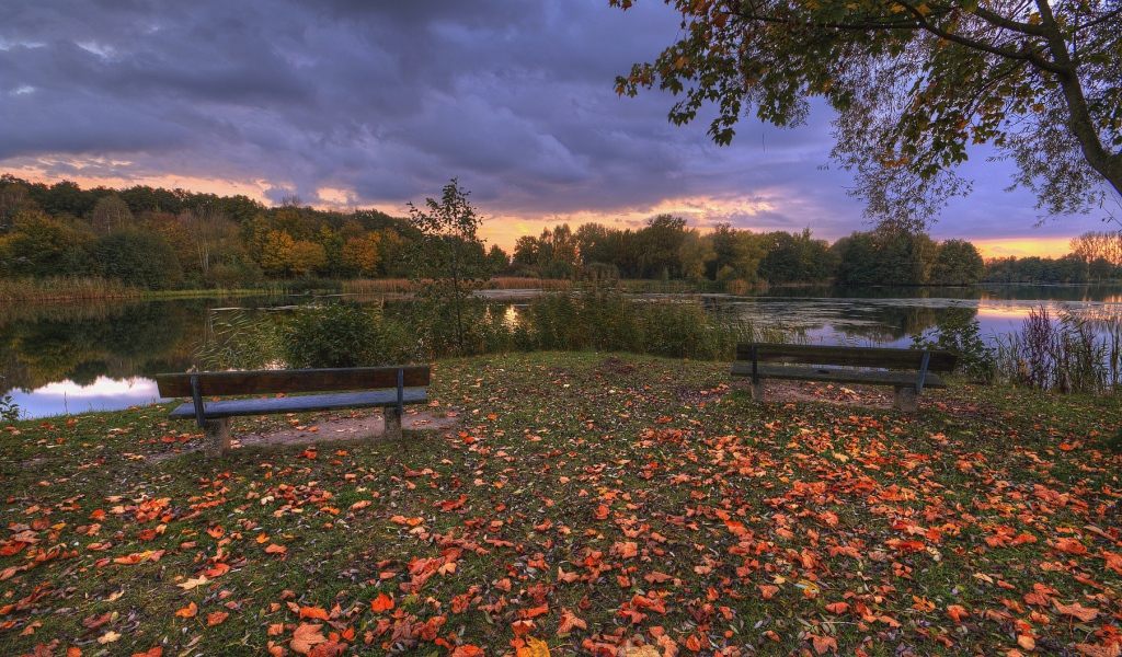 Отдых у озера перед закатом