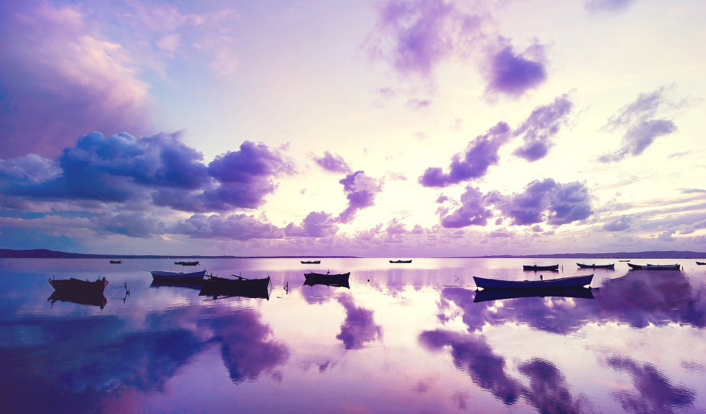 Фиолетовый закат в океане