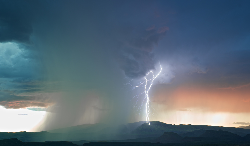 Закат во время грозы