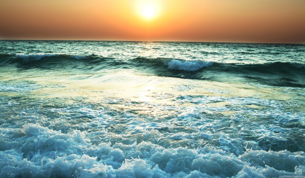 Закат у моря
