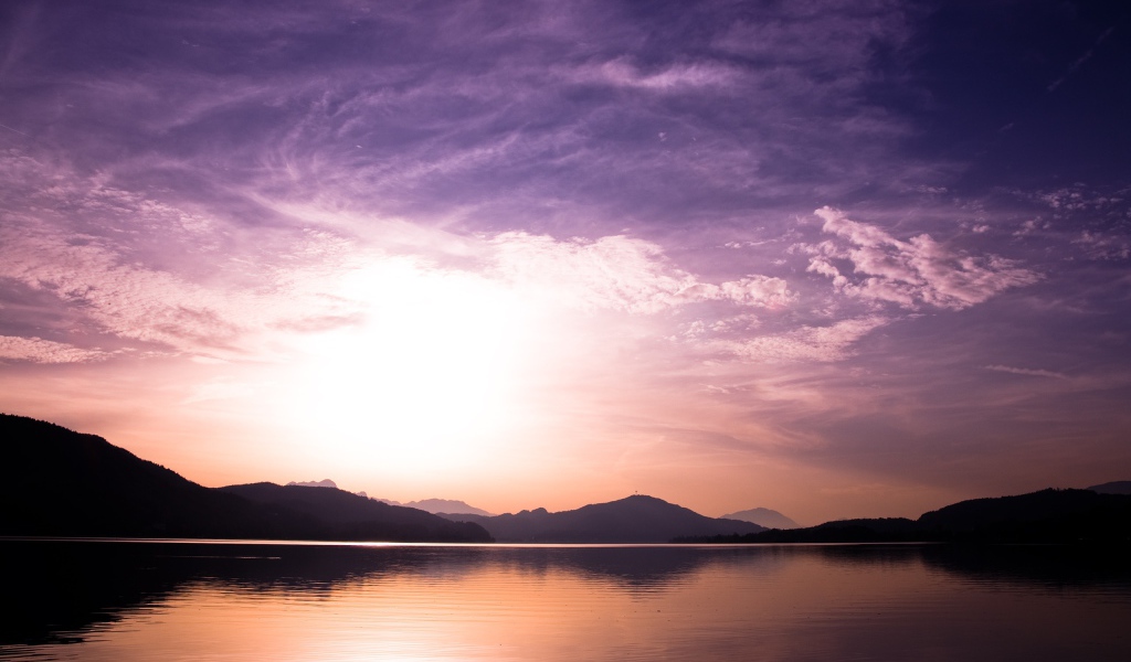 Закат у озера