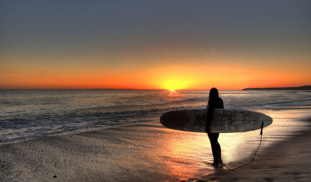 Серфинг на закате солнца