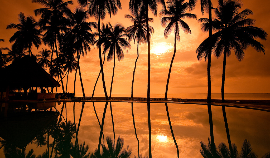 Закат у бунгало