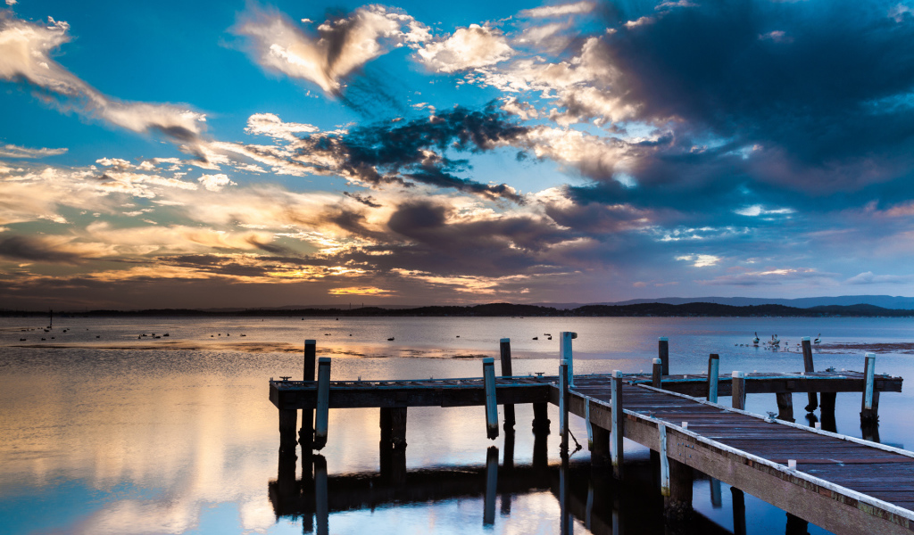 Пирс на озере