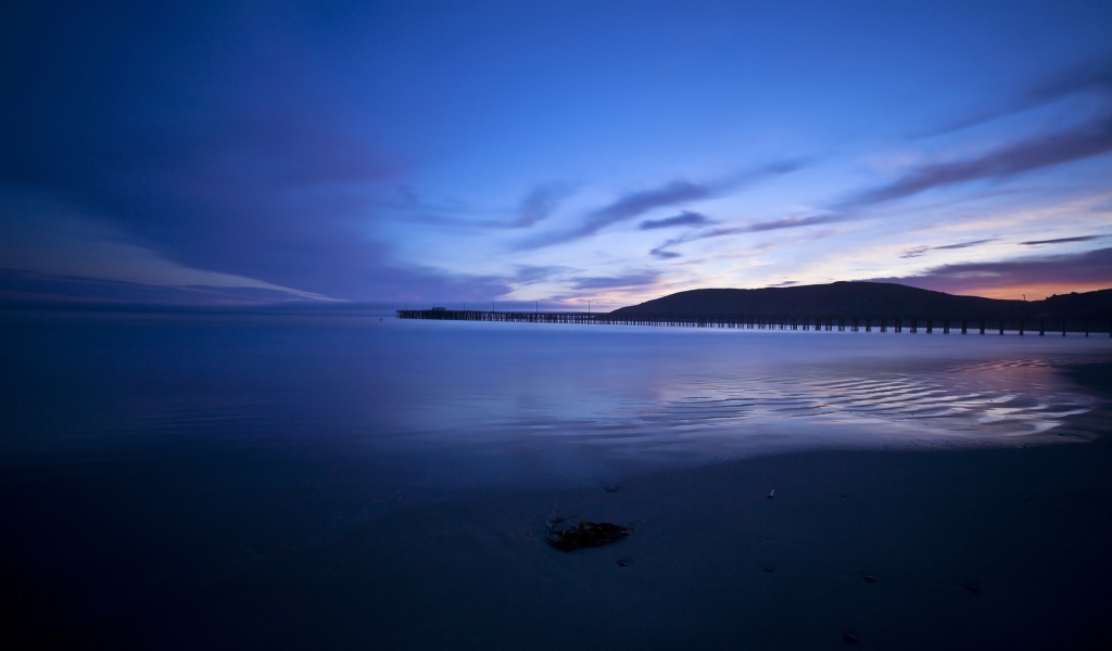 Голубой закат на море