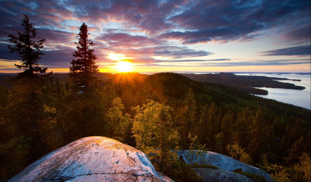 Закат на скале