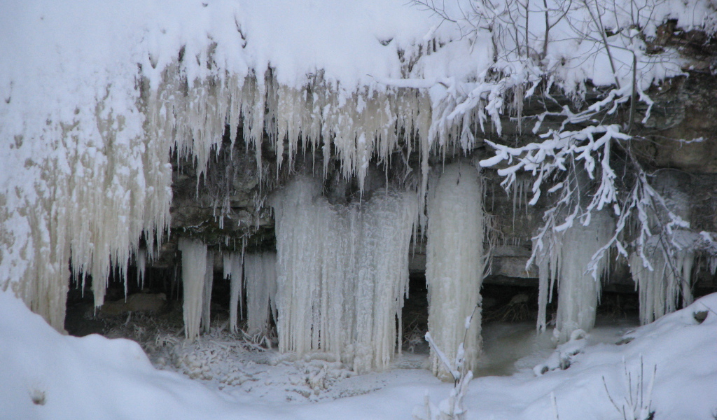 Замерзший водопад в Эстонии