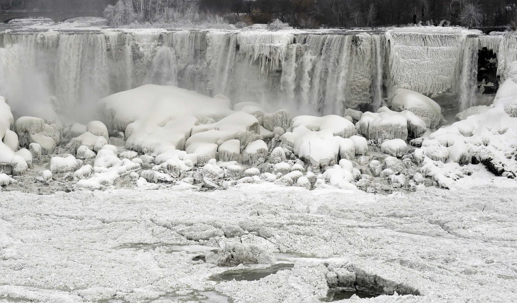 Замерзший водопад Ниагара