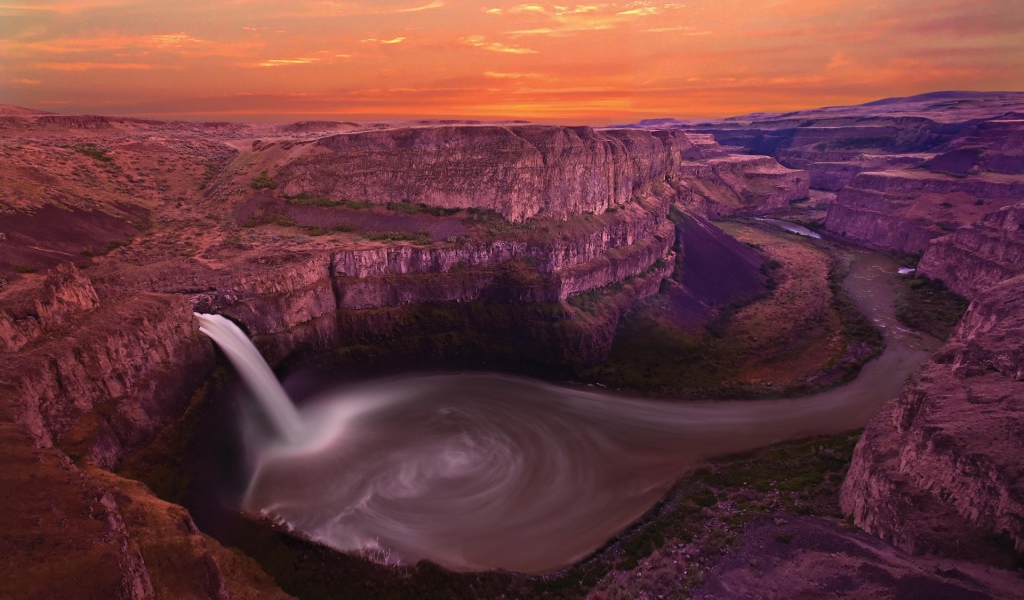 Водопад в США