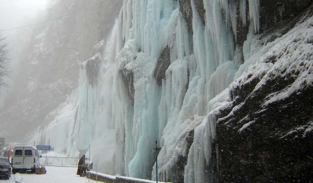 Живописный Замерзший водопад