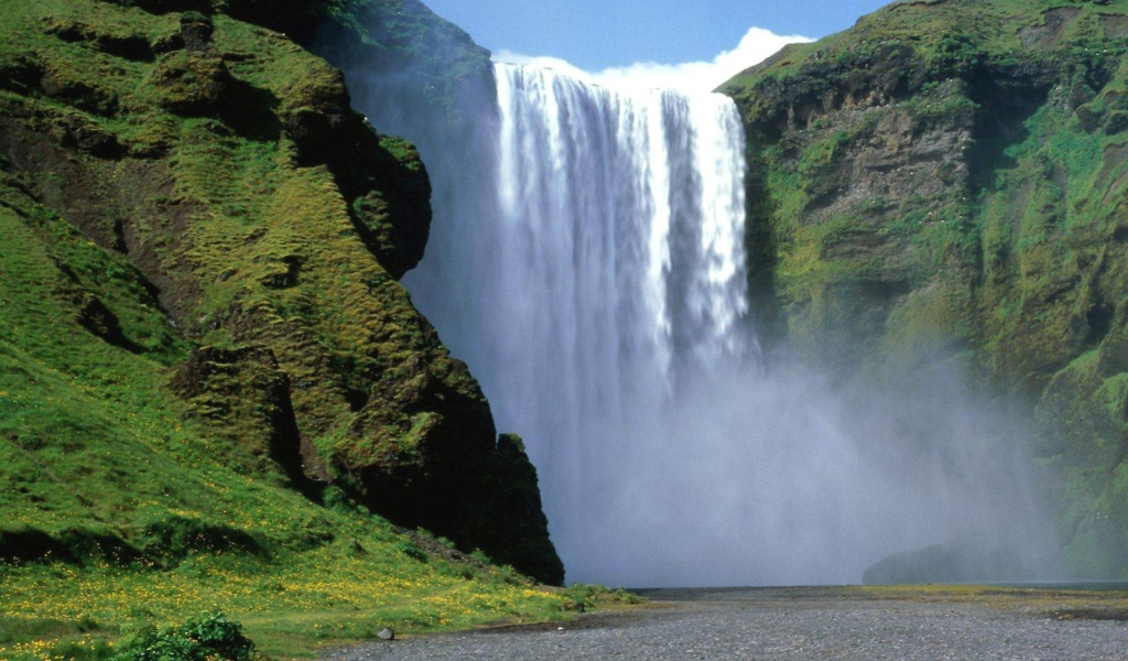 Водопад в Исландии