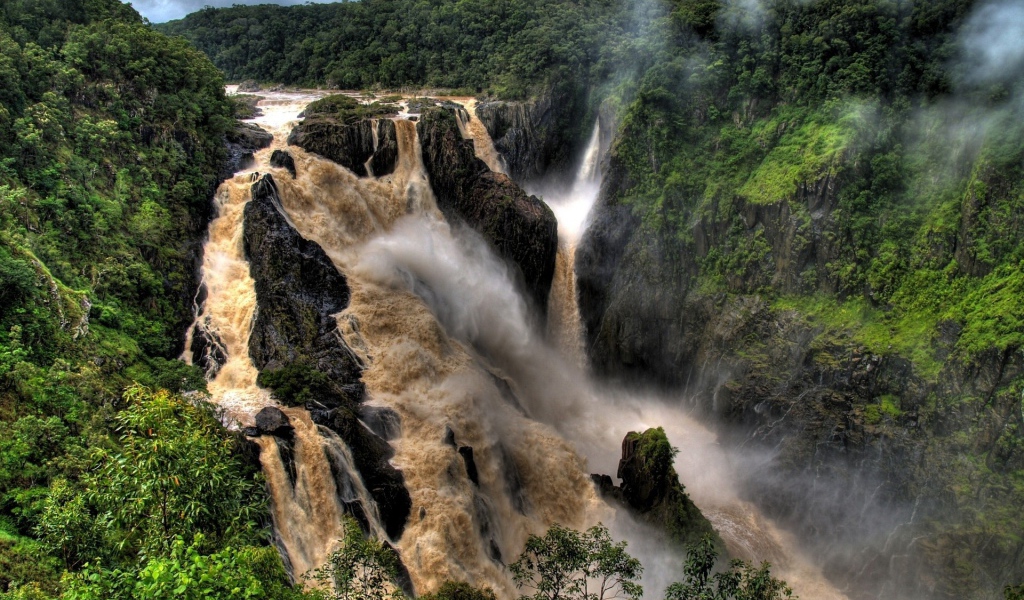 Пейзаж с водопадом