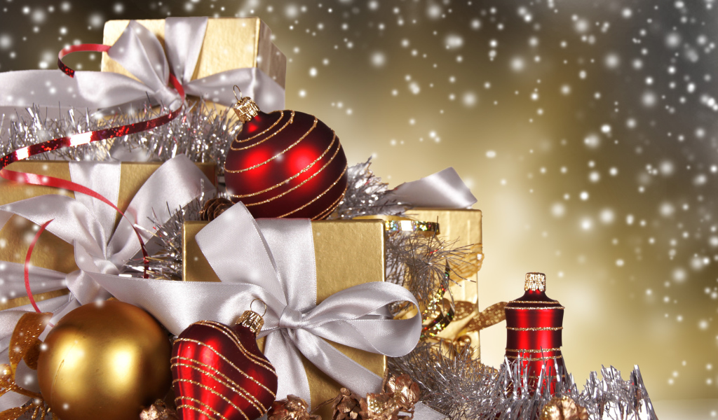 Коробки с подарками на Новый год
