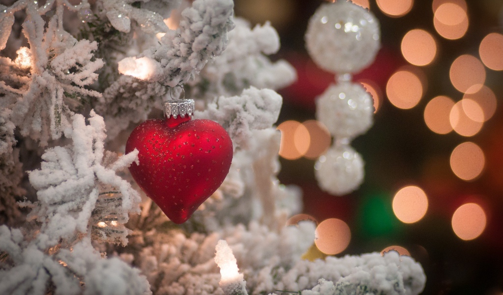 Сердечко на елке