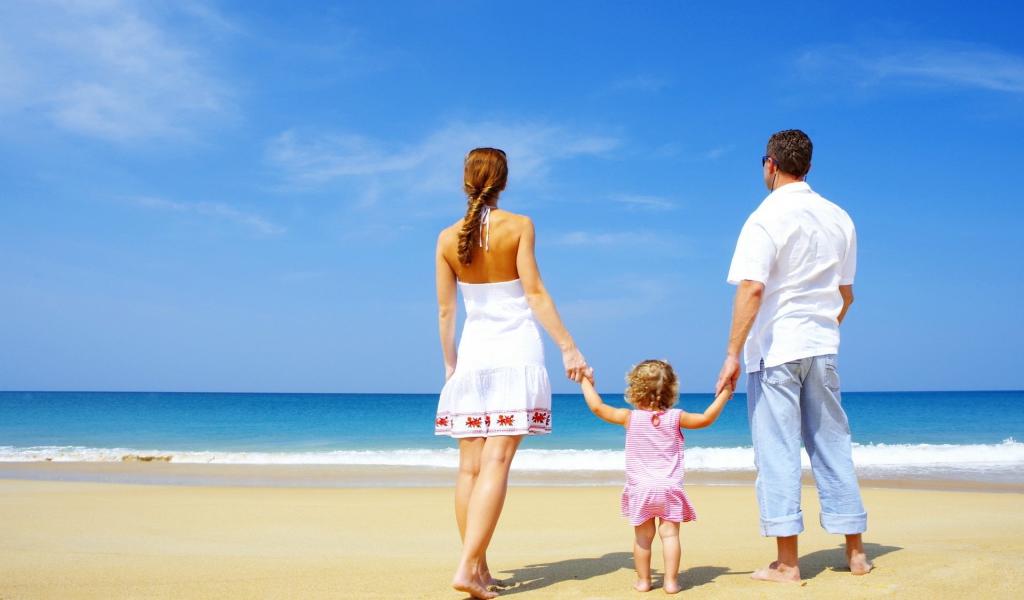 Семья на пляже