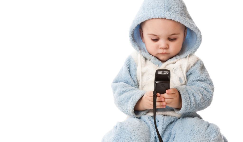 Малыш с телефоном 