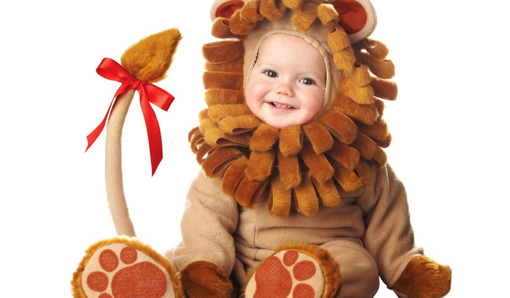 Ребенок в костюме