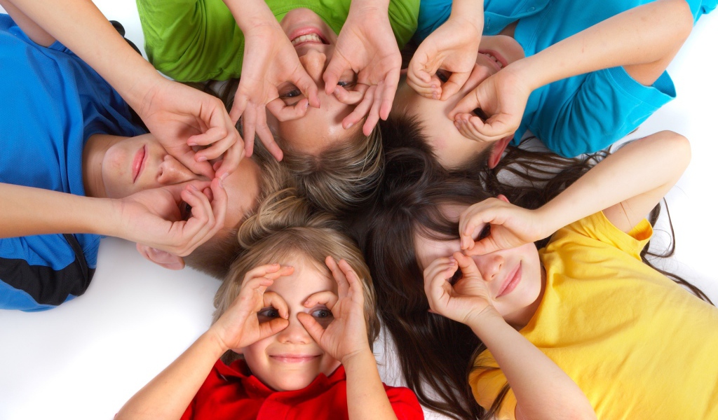 Дети играют