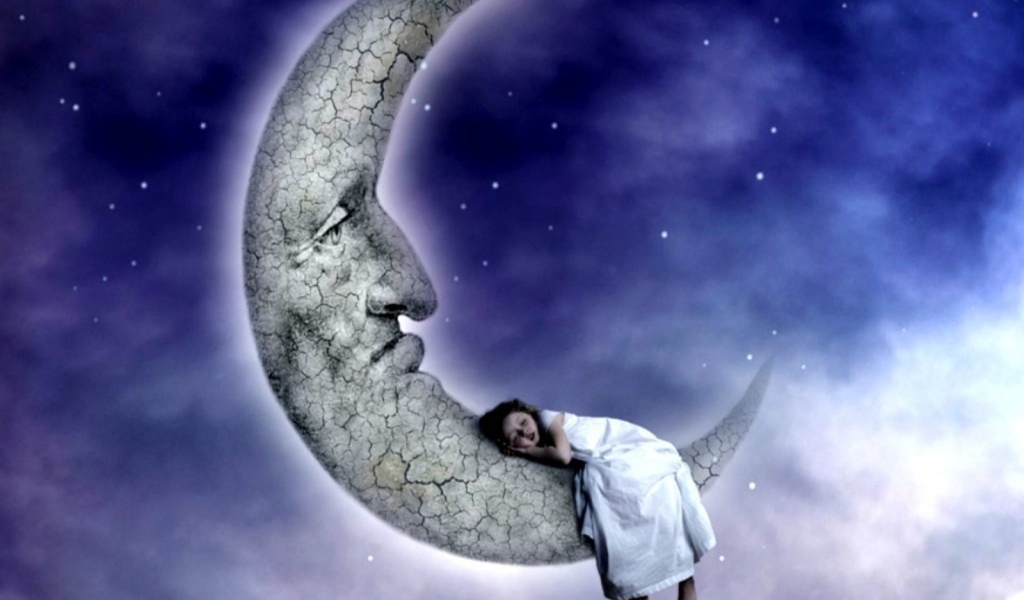 Девочка спит на луне