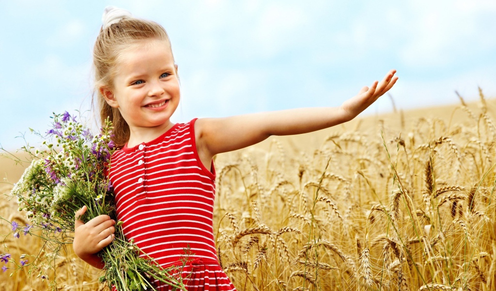 Девочка с букетом цветов