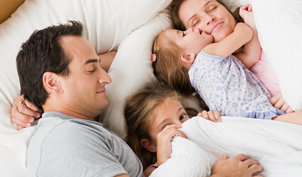 Крепкий сон счастливой семьи