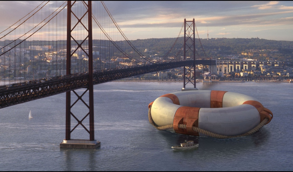 Огромный спасательный круг