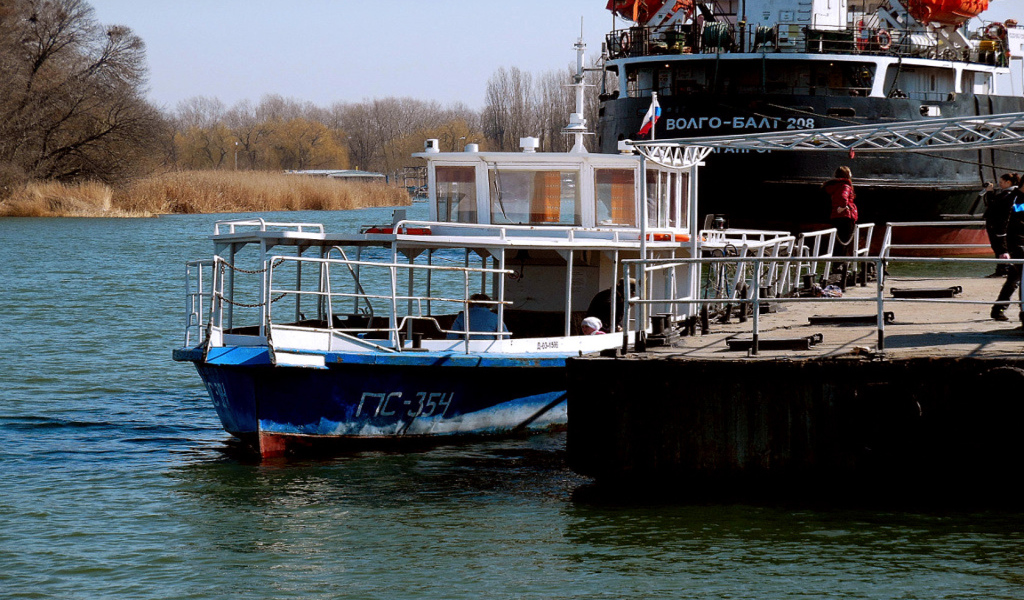 Речной причал в России